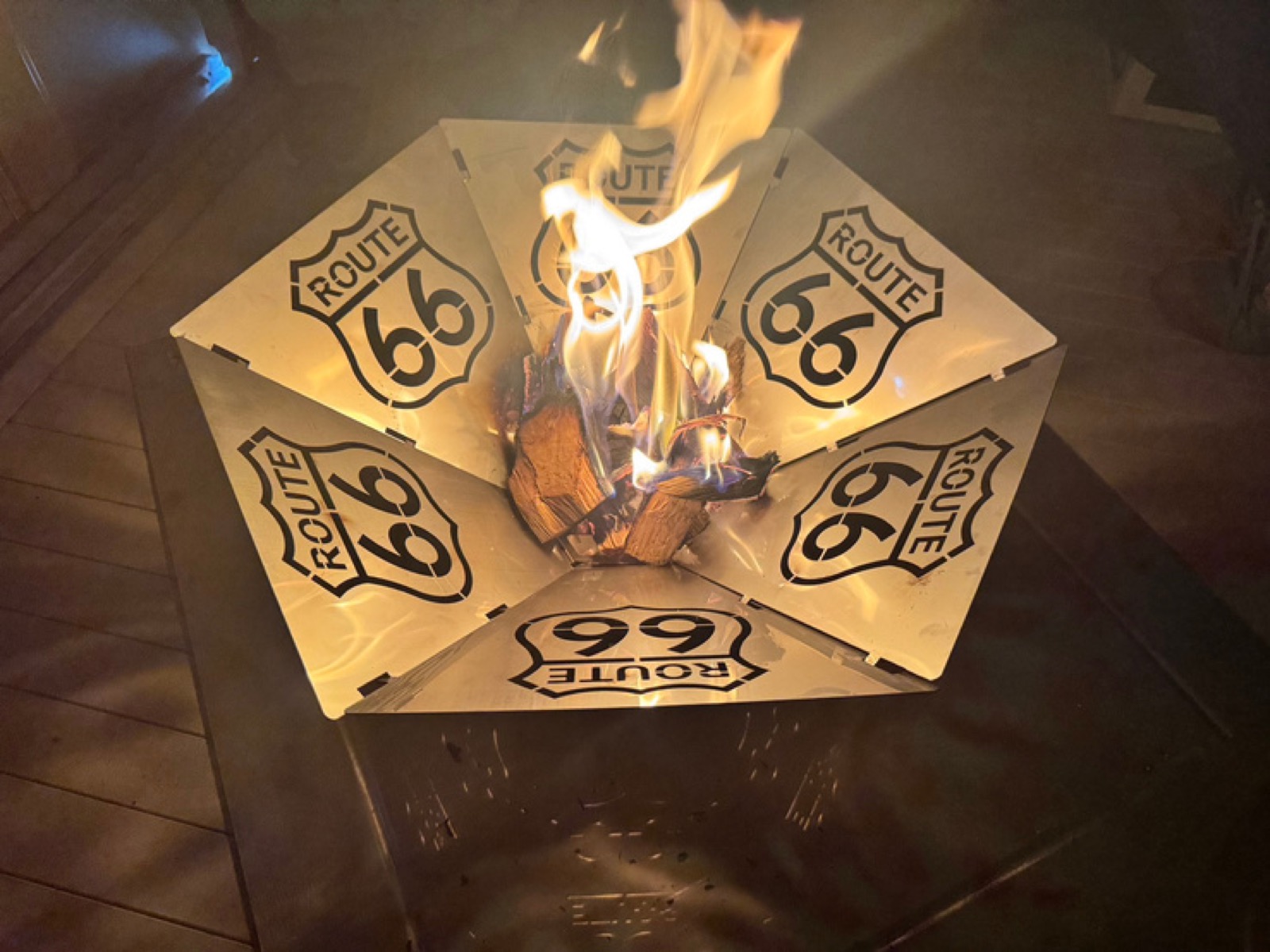 Route66のロゴが入った焚き火台の完成品